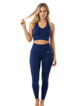 Conjunto deportivo legging liso con diseño de tanga + top halter de tirante ancho
