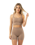 Conjunto deportivo short pretina ancha + top tirante cruzado