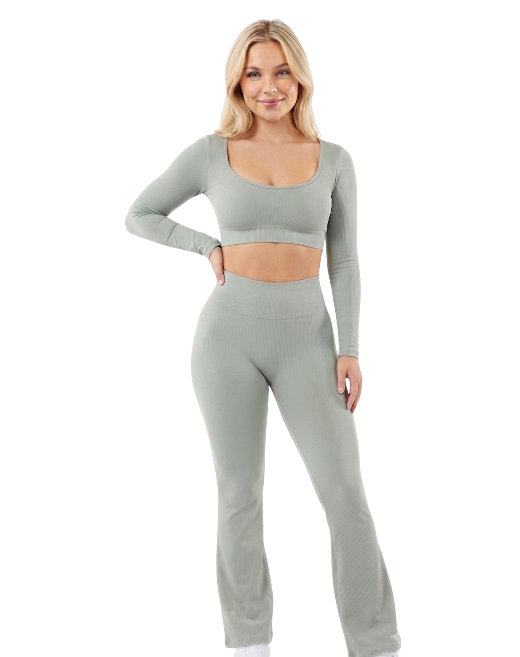 Conjunto legging campana con push up + crop top manga larga