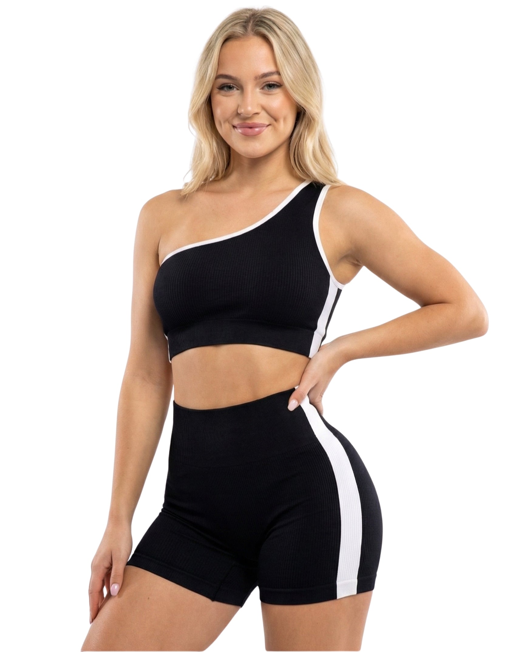 Conjunto deportivo top asimétrico + short