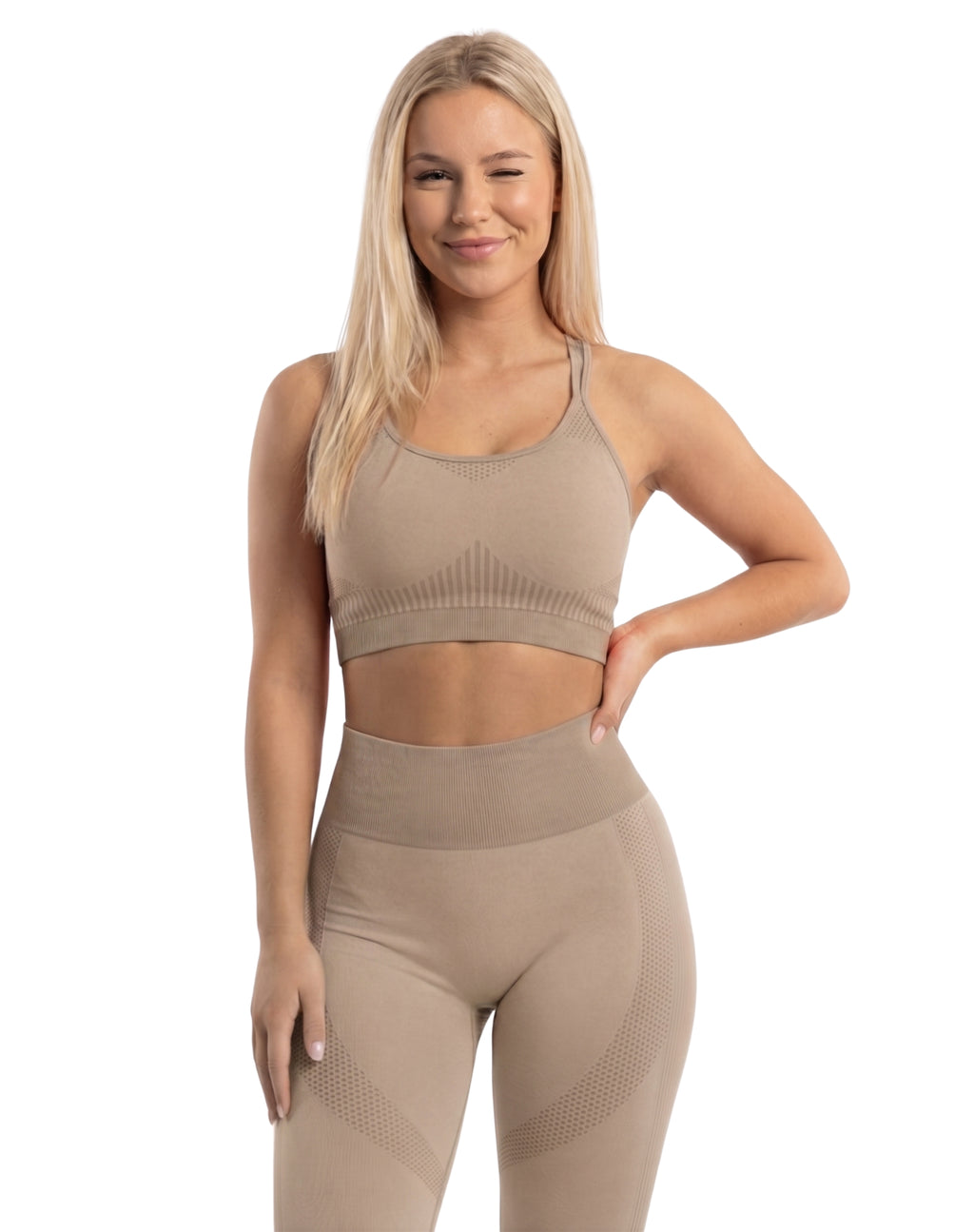 Conjunto deportivo con diseño de líneas y puntos legging + top