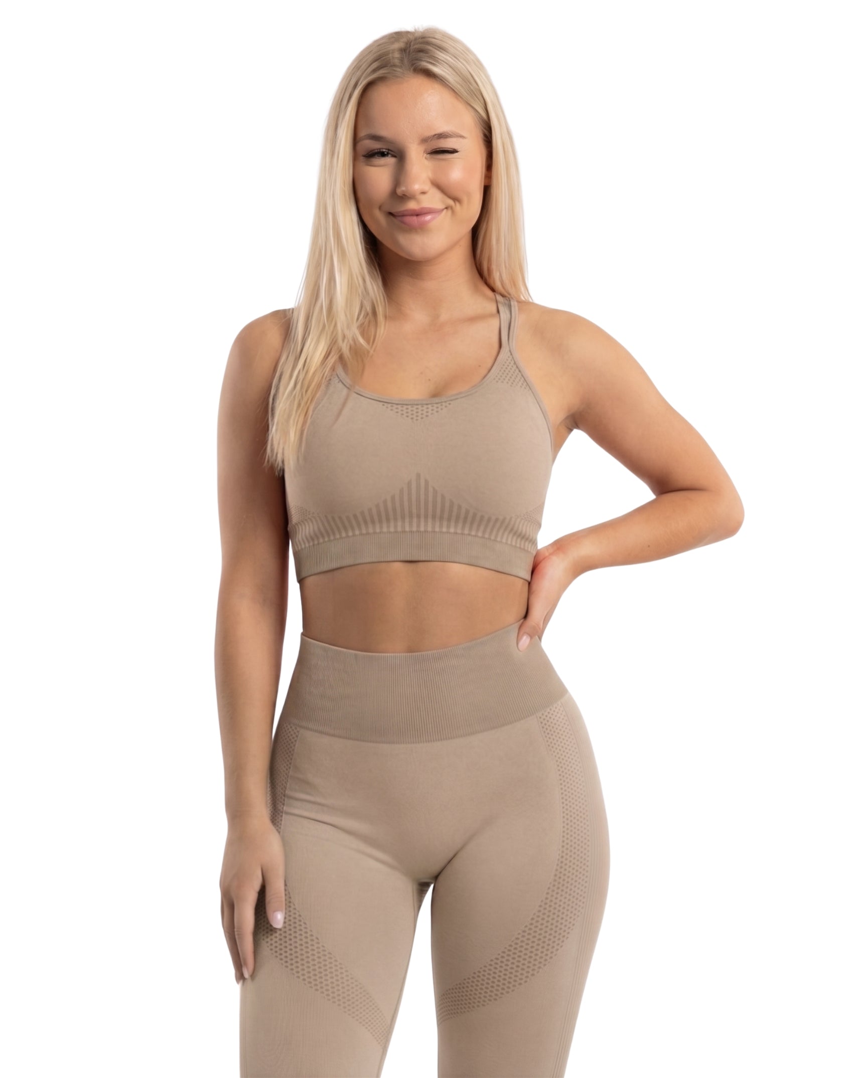 Conjunto deportivo con diseño de líneas y puntos legging + top
